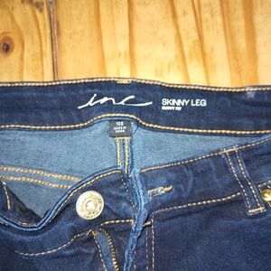 INC 10S CURVY SKINNY JEANS 2 PAIR